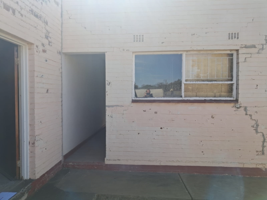 5 Bedroom Property for Sale in Flamingo Park Free State